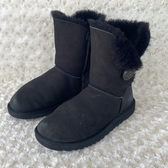 UGG bailey button boots - Picture 2 of 10